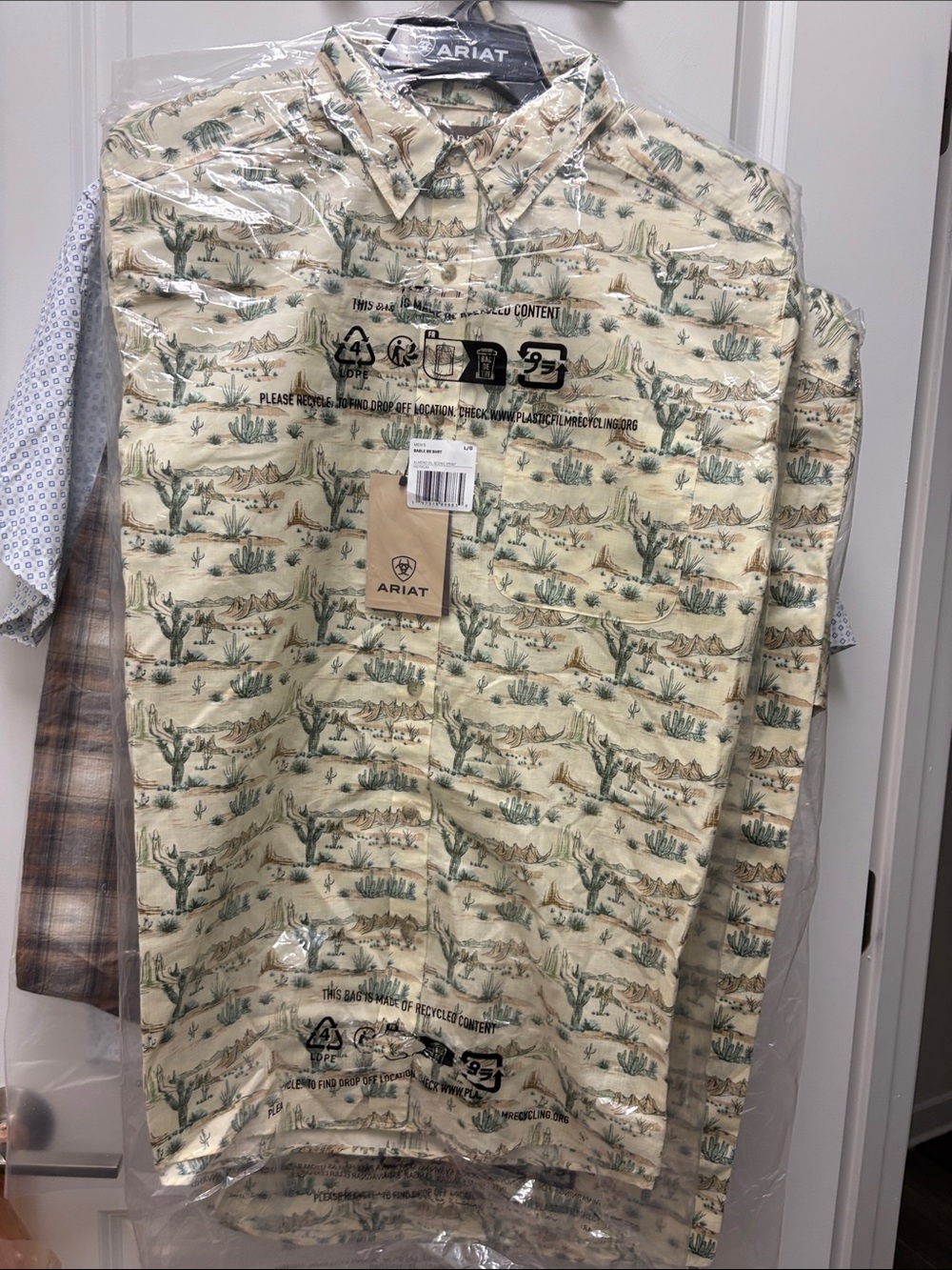 Ariat Men’s Desert Cactus Print Button-Down Shirt - Cream with Green Cactus